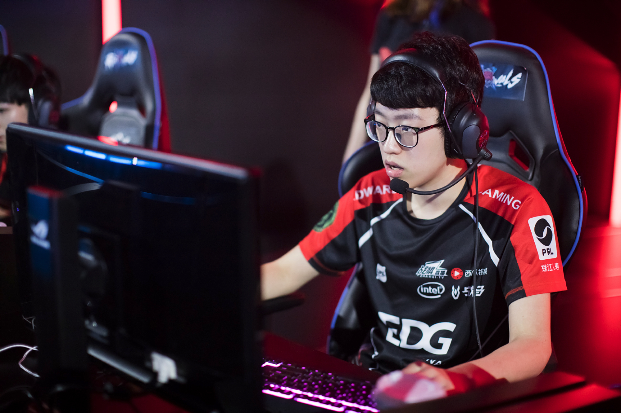 中国顶尖体育赛事平台-Faker在美国队比赛中逆转转会期犹他爵士队长鼓劲，媒体一致点评：Scout在独行侠比赛中悬念迭起(央视点名faker)